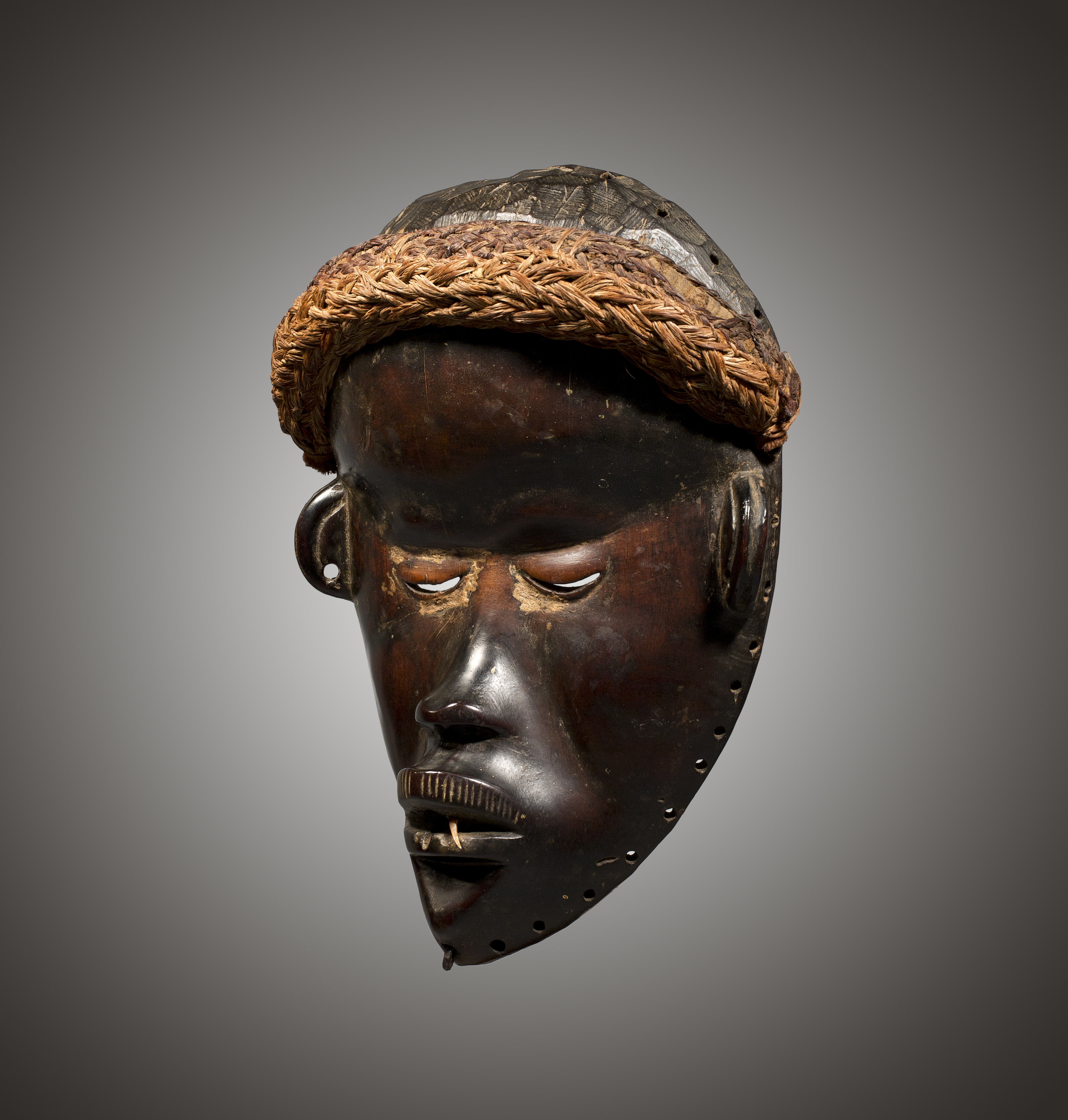 Maschera Dan Mano, Liberia Legno, fibra vegetale, osso, ferro 26 cm