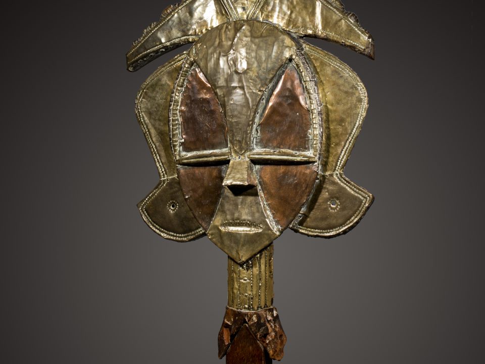 Guardian Figure Kota, Gabon in wood, copper, brass 32 cm