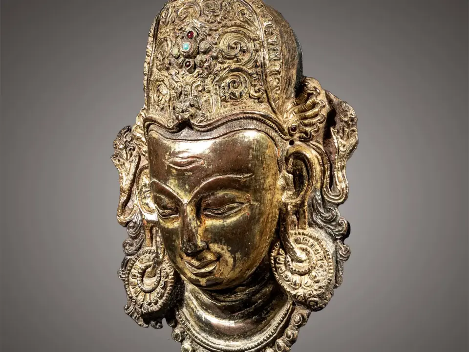 Maschera di Indra, Nepal, periodo Malla, vista tre quarti, Dalton Somaré
