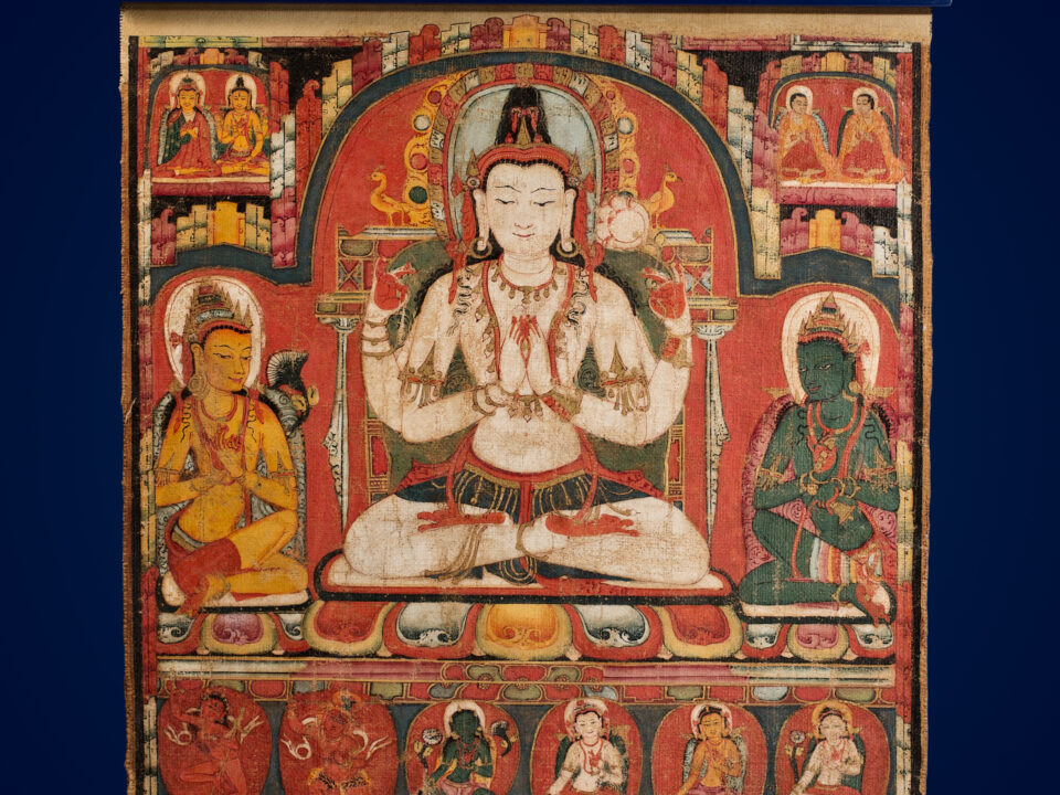 Dipinto tibetano del XIII secolo raffigurante Sadakshari Avalokiteshvara con Tara, inchiostro colori e oro su tela, Tibet centrale