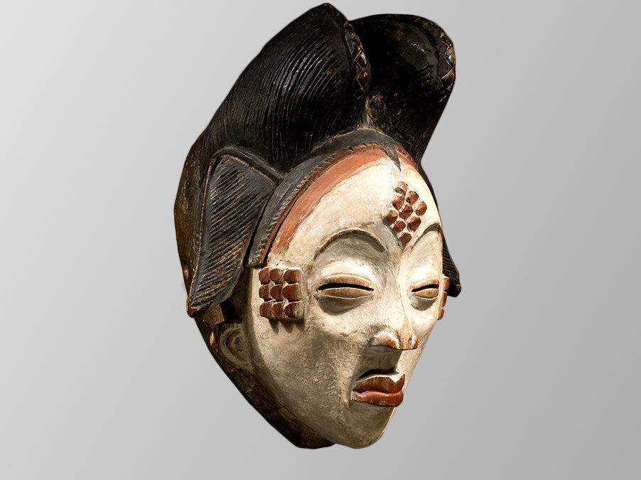 Scultura Africana, maschera Punu, Gabon, legno e pigmenti, fine XIX secolo, Dalton Somaré Milano