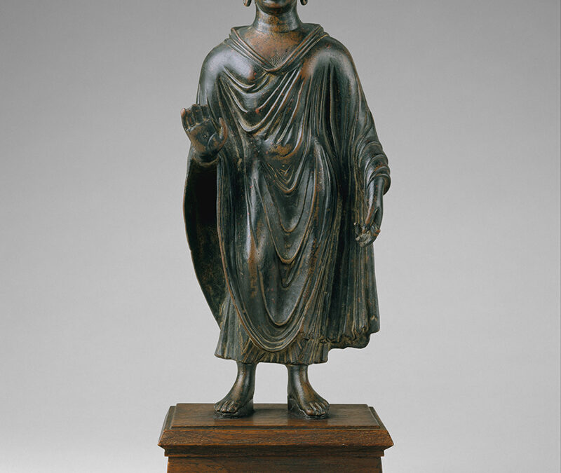 Immagine di Buddha stante, Pakistan, antica regione del Gandhara, VI secolo, Metropolitan Museum of Art, New York