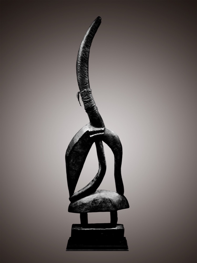 Copricapo Tchiwara Bamana a forma di antilope, Mali, Dalton Somaré Milano